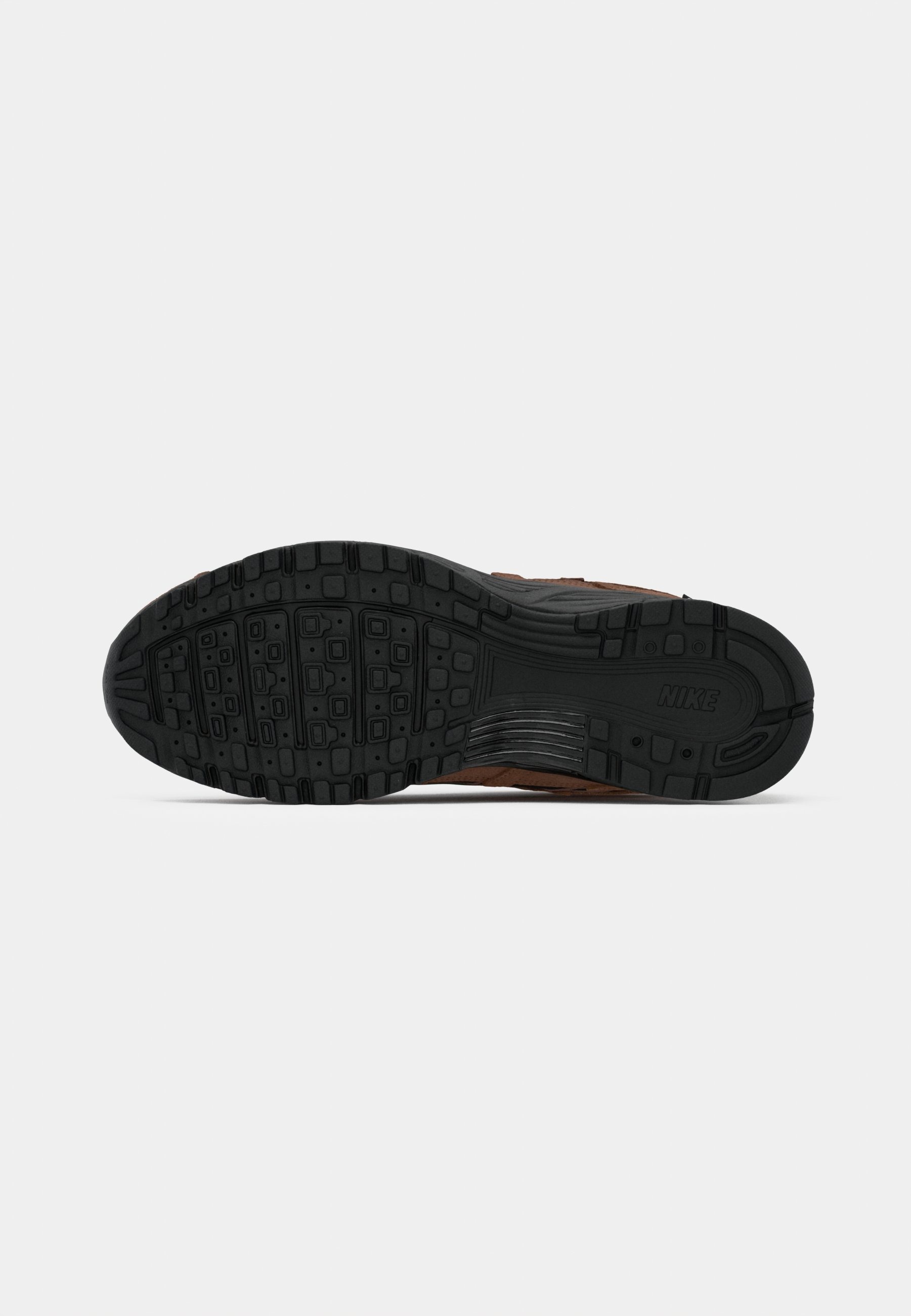 NIKE P6000 5
